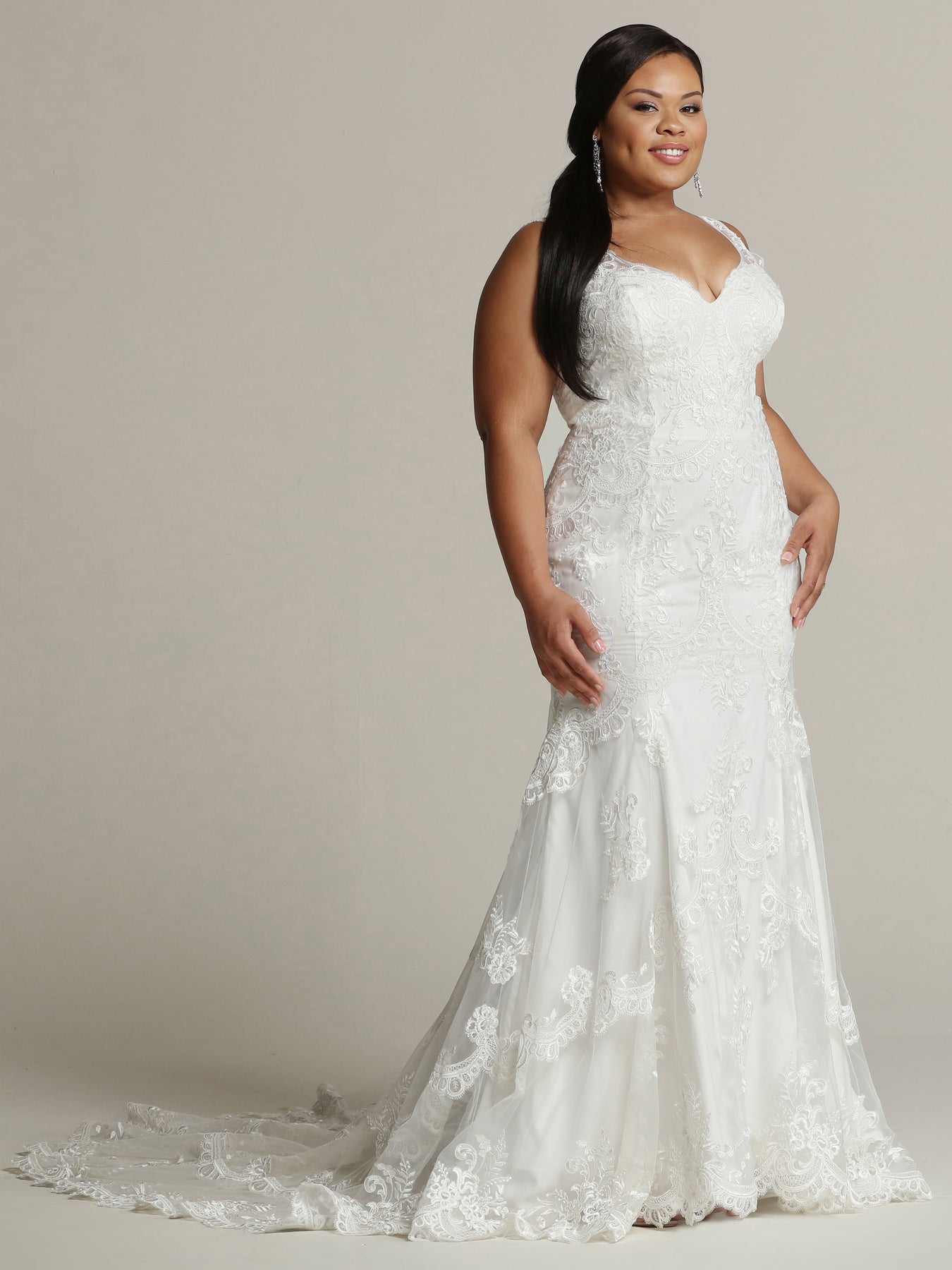 Evelyn Fit-and-Flare Lace Wedding Dress - Avery Austin