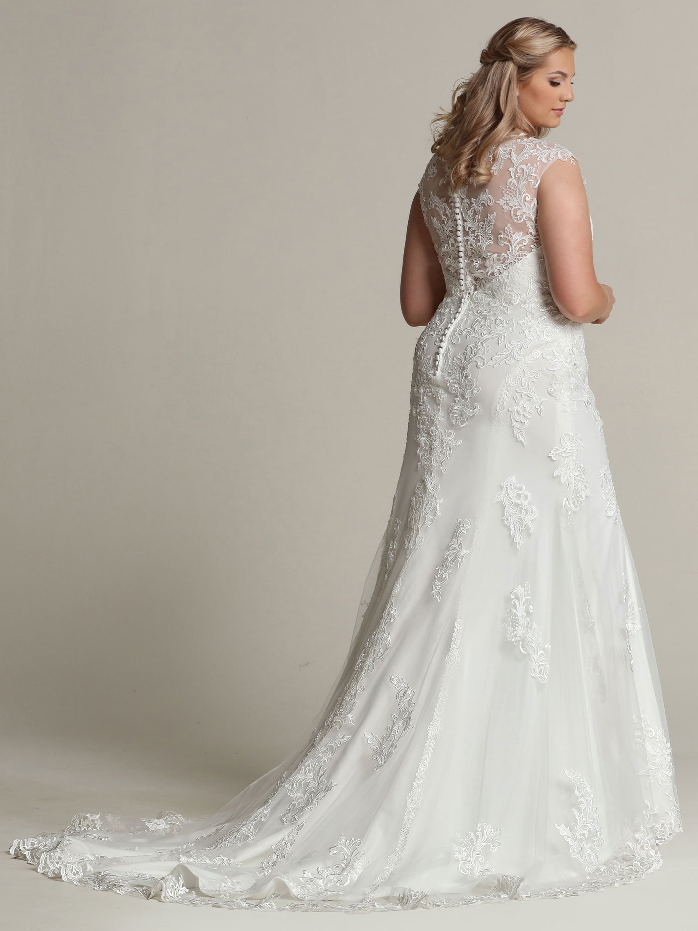 Faith V-Neck Lace Tulle Wedding Dress - Avery Austin